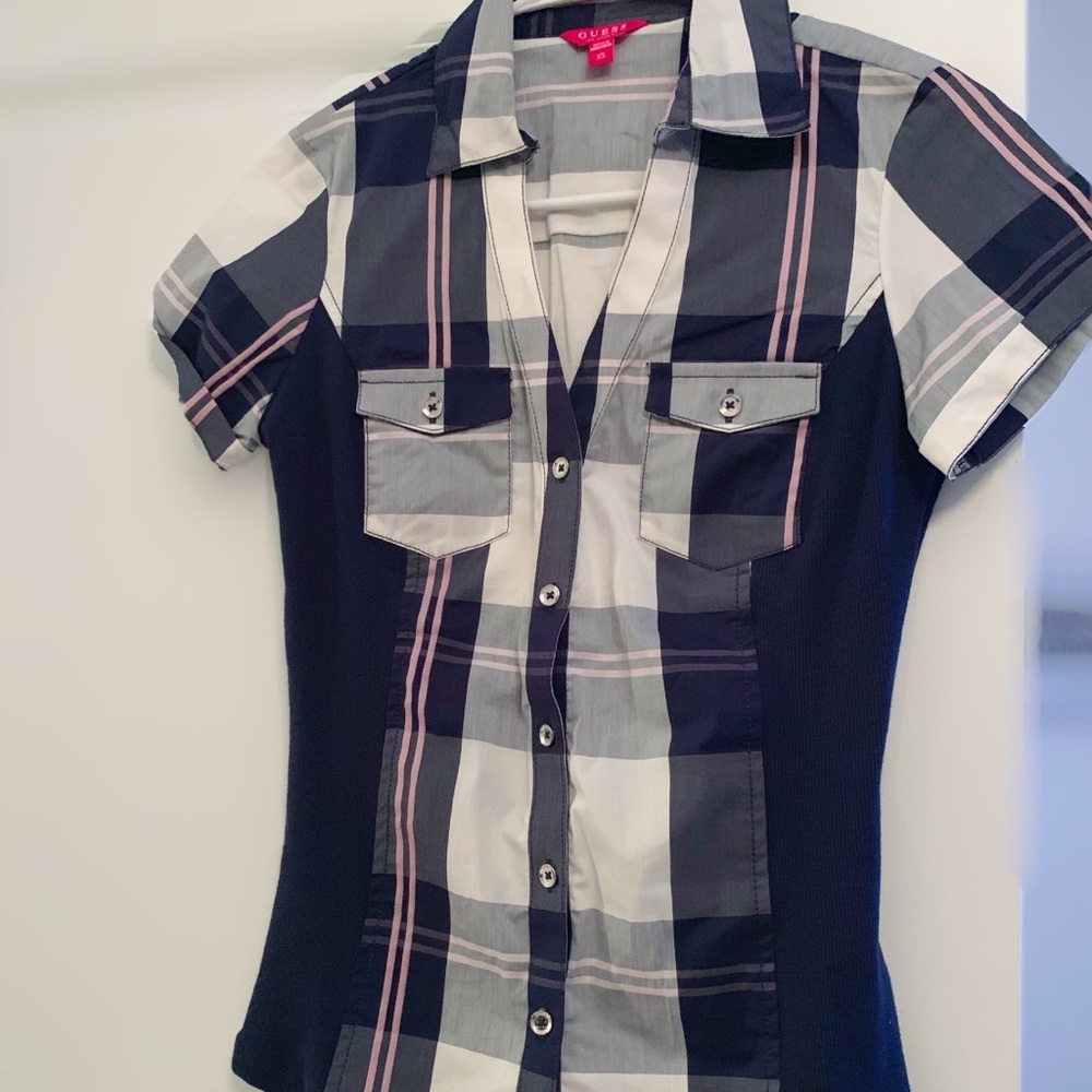 NWOT Guess Button up, stretch side